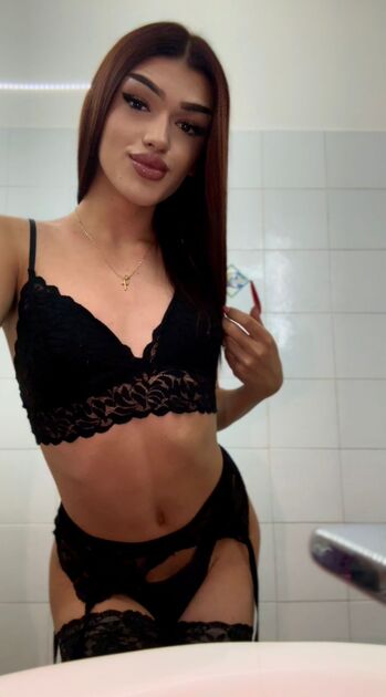 3508412463 Ciao, sono Lara, alta, femminile, con un corpo che attira l'attenzione e un atteggiamento che si adatta perfettamente ai tuoi desideri.