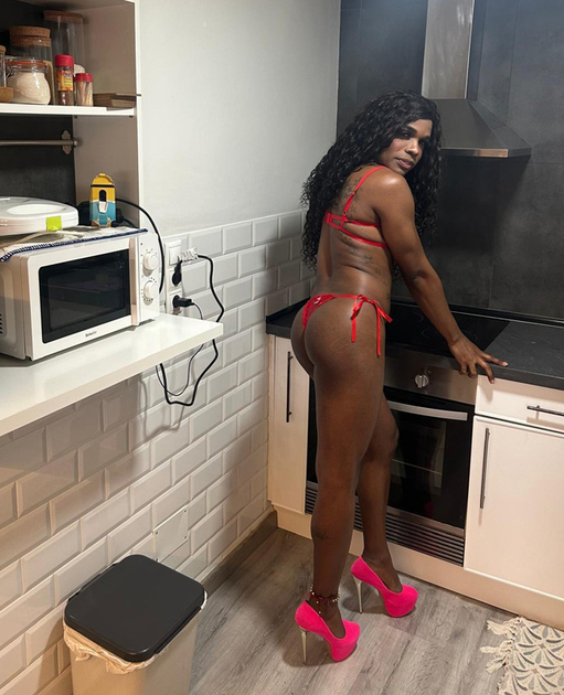 3294541256 NAOMI TRANS LA DEA DI EBANO, FESTAIOLA