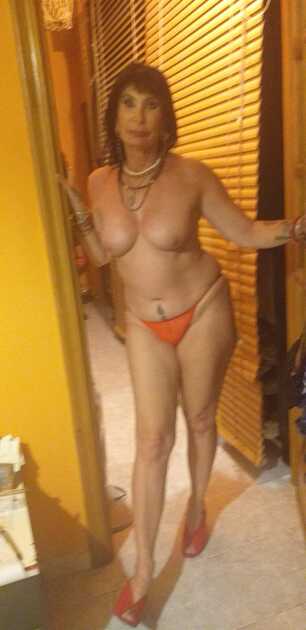 3384558811 💖 MIRA DONNA MATURA DOLCE PICCANTE BOLLENTE MA MOLTO PORCA.LATO B