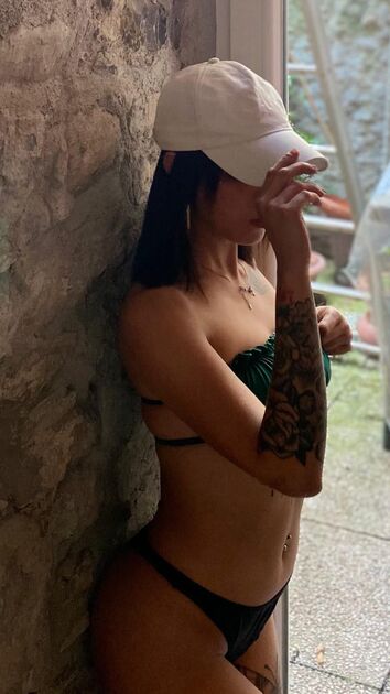 3793832922 19 enne ITALIANA  ! Lato A o PRELIMINARI O SCHIAVI MISTRESS STRAPON E UMIGLIAZIONI, SOLO ITALIANI e chi ama Mistress oppure scopare e piedi