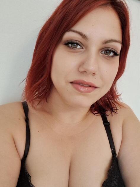 3209199638 Ciao sono GIULIA ed esaudisco ogni voglia e fantasia !  ingoio tutto!!  sono completa anche di culo, sono anche SCHIAVA !! E mi puoi venire dentro
